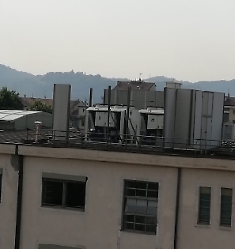 L'impianto di condizionamento rumoroso toglie il sonno al quartiere, duecento famiglie in protesta