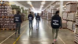 Falsi "Made in Italy", la Finanza sequestra 140 tonnellate di alimentari