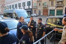 Scusi, qui spacciano?
