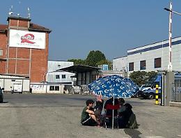 Il "niet" dell'azienda agli operai del salumificio Raspini. Un nuovo presidio