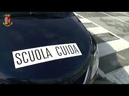 Esami della patente con la trasmittente, 4 arresti (IL VIDEO DELLA POLIZIA)