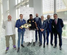 Il campione di boxe Etinosa Oliha ricevuto in Regione Piemonte