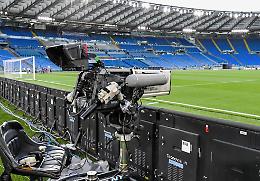 Perché calano i diritti Tv del calcio?