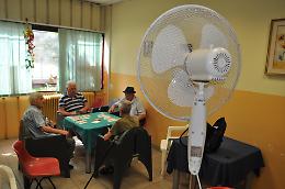 Caldo-record a Torino, ma al centro anziani c'è solo un ventilatore