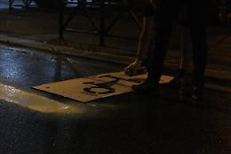 Blitz notturno dei Fridays for Future: ecco la nuova ciclabile (LE FOTO)