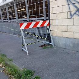 Il business dei furti di ghisa e ferro, dopo le auto i ladri si portano via anche i tombini