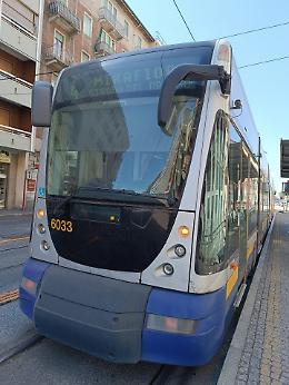 In viaggio sulla linea 4 tra fughe dai controlli e portoghesi violenti