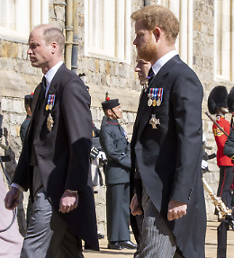 William e Harry, la riconciliazione postuma? Il re Carlo fissa le regole per il funerale
