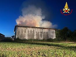 Incendio nella notte e si scatena l'Inferno