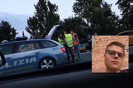 Autista di 21 anni di un carro attrezzi falciato in tangenziale, muore sul colpo. Soccorreva un un motociclista
