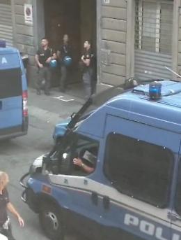 Retata della polizia in un palazzo di via Bra, poteva saltare per aria e sarebbe stata una strage