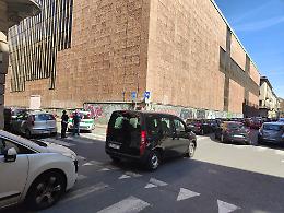 Viabilità nel caos in centro Torino tra rattoppi e strade chiuse