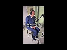 Vittorio Feltri fa il Dj (GUARDA IL VIDEO)