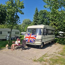 In giro per l'Europa con il camper. Ma glielo rubano all'Ikea di Collegno