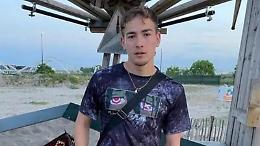 Perchè ha ucciso suo padre con 26 coltellate? Il silenzio di Sacha Chang dopo l'arresto a Mondovì