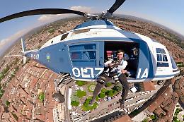 Un fotografo d'eccezione per il calendario della polizia