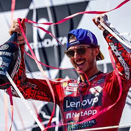 Lo show di Bagnaia nella Sprint ad Assen. F1, Verstappen domina in Austria