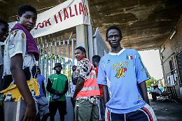 Migranti, un affare da 200 milioni a Torino: ecco come funziona