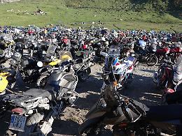 Disastro ecologico: la montagna devastata da moto da cross, quad e motoraduni