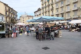 La pioggia manda in tilt il mercato: «Siamo senza corrente elettrica, così non si può lavorare»