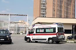 Detenuto prende a testate un agente e lo manda all'ospedale