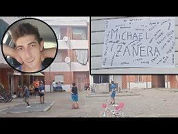 Fiori, lumini e messaggi: il quartiere popolare ricorda Michael