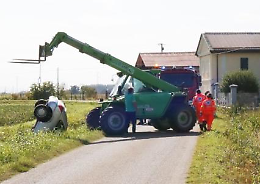 Auto si ribalta in un fosso, due torinesi morte nell'incidente