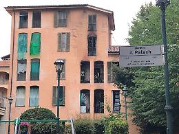 Incendio in centro, evacuato un palazzo