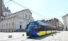 Ecco i nuovi tram giallo-blu di Torino: 30 mezzi in strada entro fine anno  (IL VIDEO)