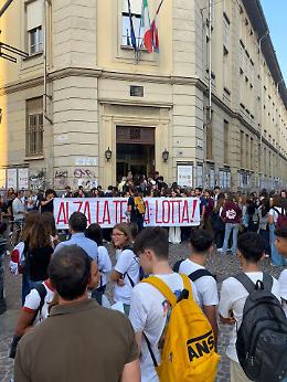 Primo giorno di scuola ed è subito protesta