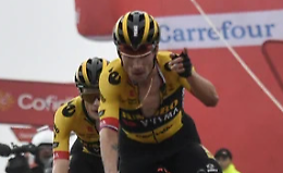 Una Vuelta tutta Jumbo-Visma: sull'Angliru trionfa Roglic