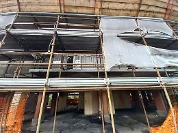 Brucia il cantiere Atc del Superbonus, danni al palazzo appena riqualificato