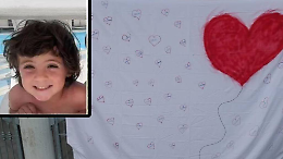 Cuoricini all'asilo per la piccola Laura. Ma i funerali...