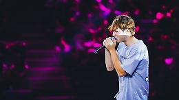 "Sei bella come Superga, uno schianto". Shock a X Factor