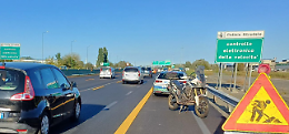 Due incidenti in tangenziale paralizzano il traffico, motociclista in ospedale