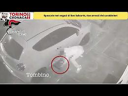 Rubavano nei negozi con tombini e cavalletti delle bici: due arresti dei carabinieri (IL VIDEO)