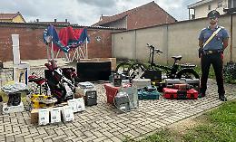 Supermarket degli oggetti rubati trovato in un magazzino di Torino