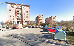 Pulisce i vetri e precipita dal quarto piano: morto sul colpo 