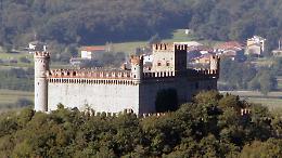 Il castello di Montalto Dora è in vendita, per comprarlo servono 4,8 milioni di euro