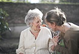 «Viva i nonni!» Grande festa a Carmagnola
