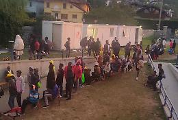 Allarme migranti in montagna: «Sono  il triplo della capienza» (LE FOTO)