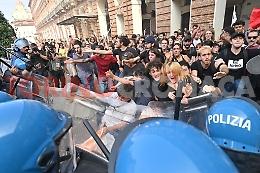 Meloni a Torino: le foto degli scontri in centro