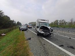 Maxi-carambola sulla Torino-Aosta: 4 feriti all'ospedale