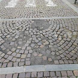 Sanpietrini devastati, due milioni e mezzo per rimettere in sesto le strade