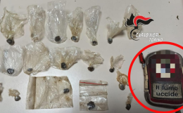 La marijuana? Nascosta nel borsello con l'avviso: "Il fumo uccide" 