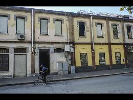 Viaggio nei palazzi della droga. I residenti: «Noi prigionieri dei pusher»
