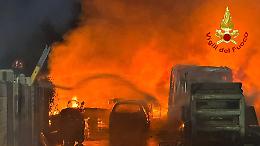 Incendio distrugge l'azienda. E scatta la colletta per acquistare i mezzi andati in fumo