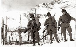 Vittorio Emanuele II dà vita
al corpo militare degli Alpini