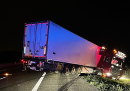 Tir finisce nella scarpata, paura in tangenziale