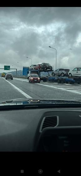 Auto contromano in autostrada, tragedia sfiorata LA FOTO